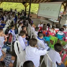 Actividades en el kiosko del campus